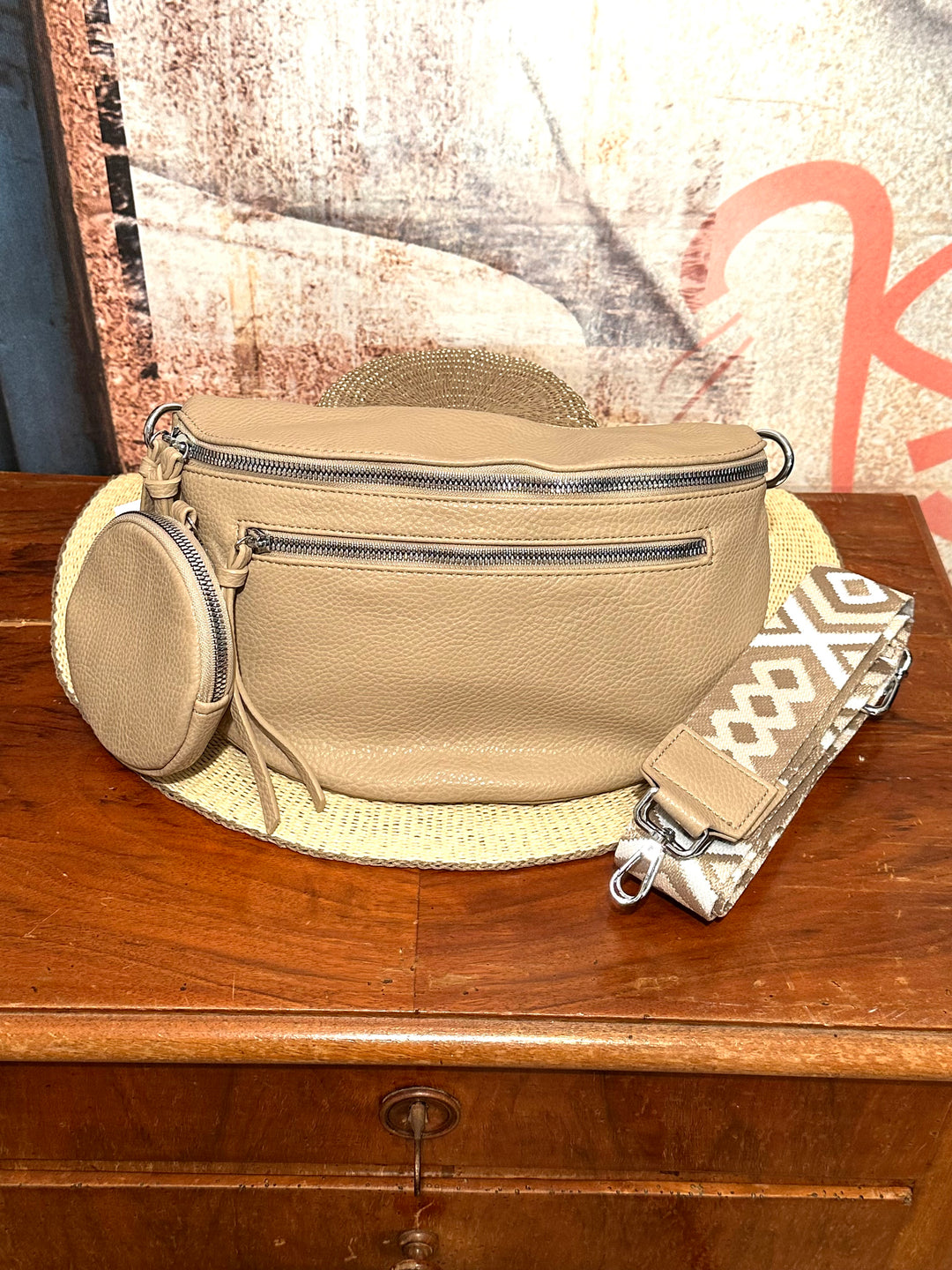 Gürteltasche mit Schulterriemen in Beige