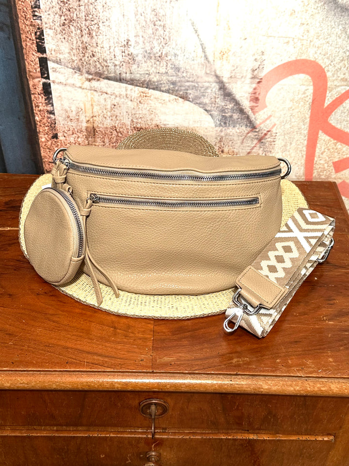 Gürteltasche mit Schulterriemen in Beige