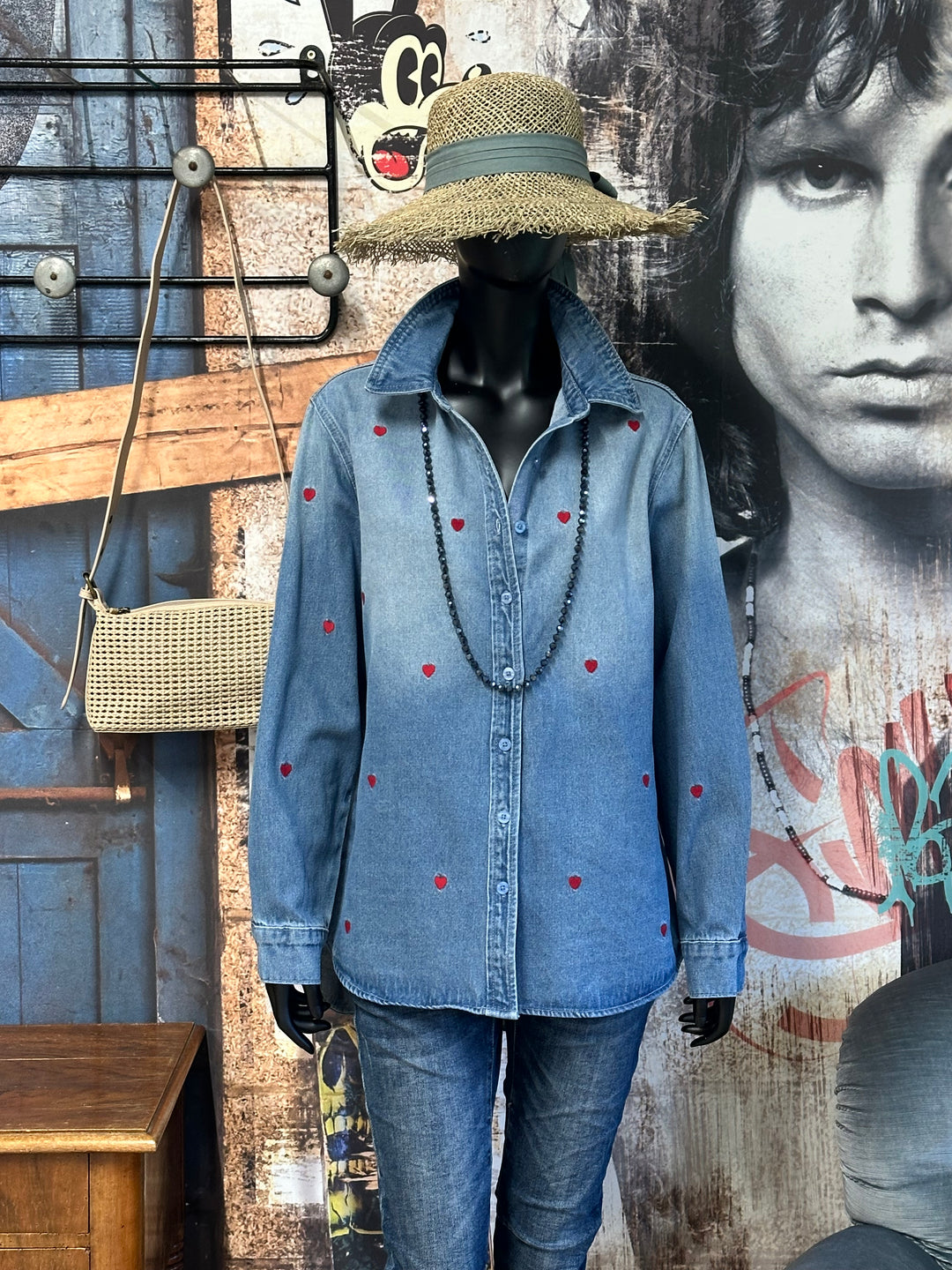 Chemise/veste en jean coeurs rouges brodés 100% coton (38 ➡️ 44)