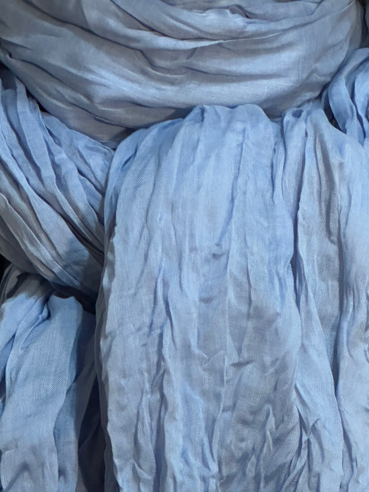 Foulard froissé uni  100% coton bleu clair