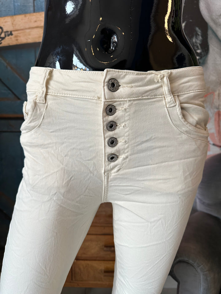 Cremefarbene Stretch-Jeans mit 5 Knöpfen