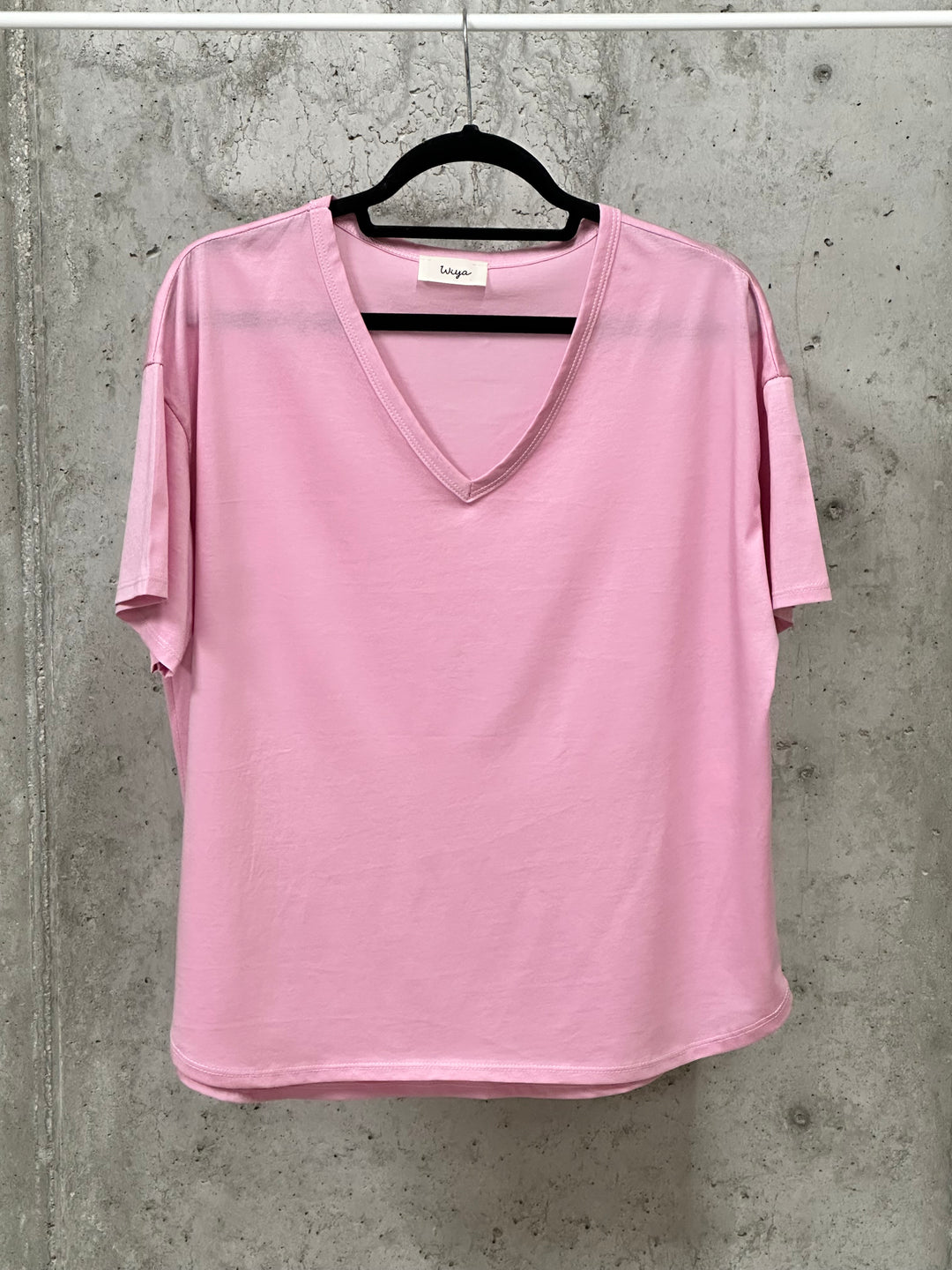 Fließendes, schlichtes T-Shirt mit V-Ausschnitt (38/42) MADE IN ITALY