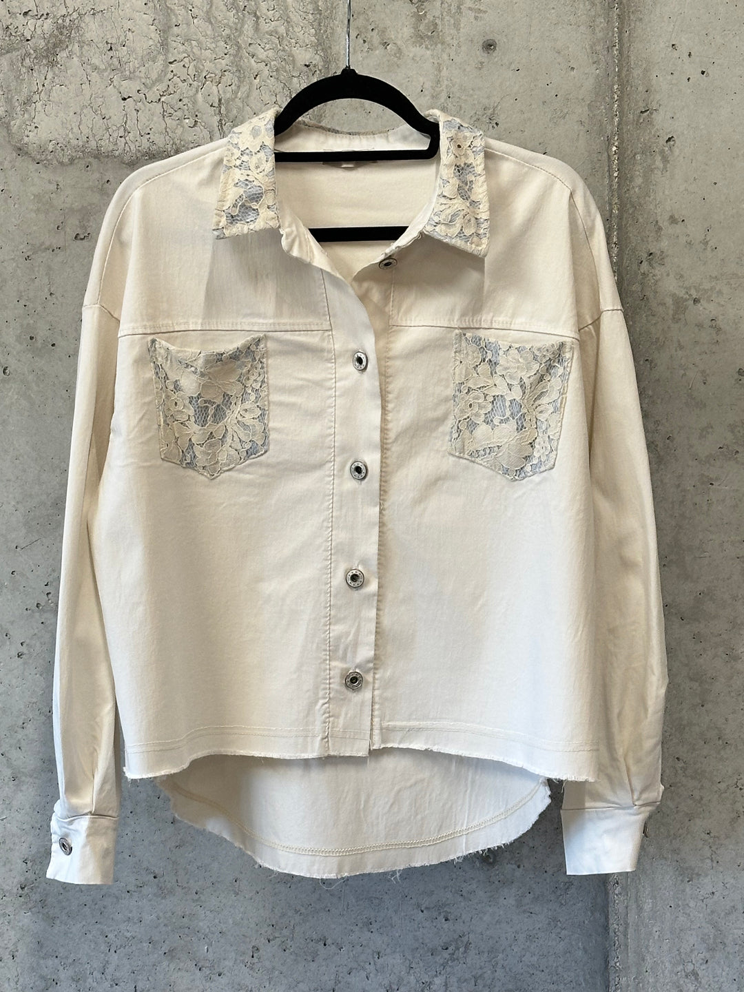 Chemise stretch crème  & bleu clair détails dentelle (38/42)