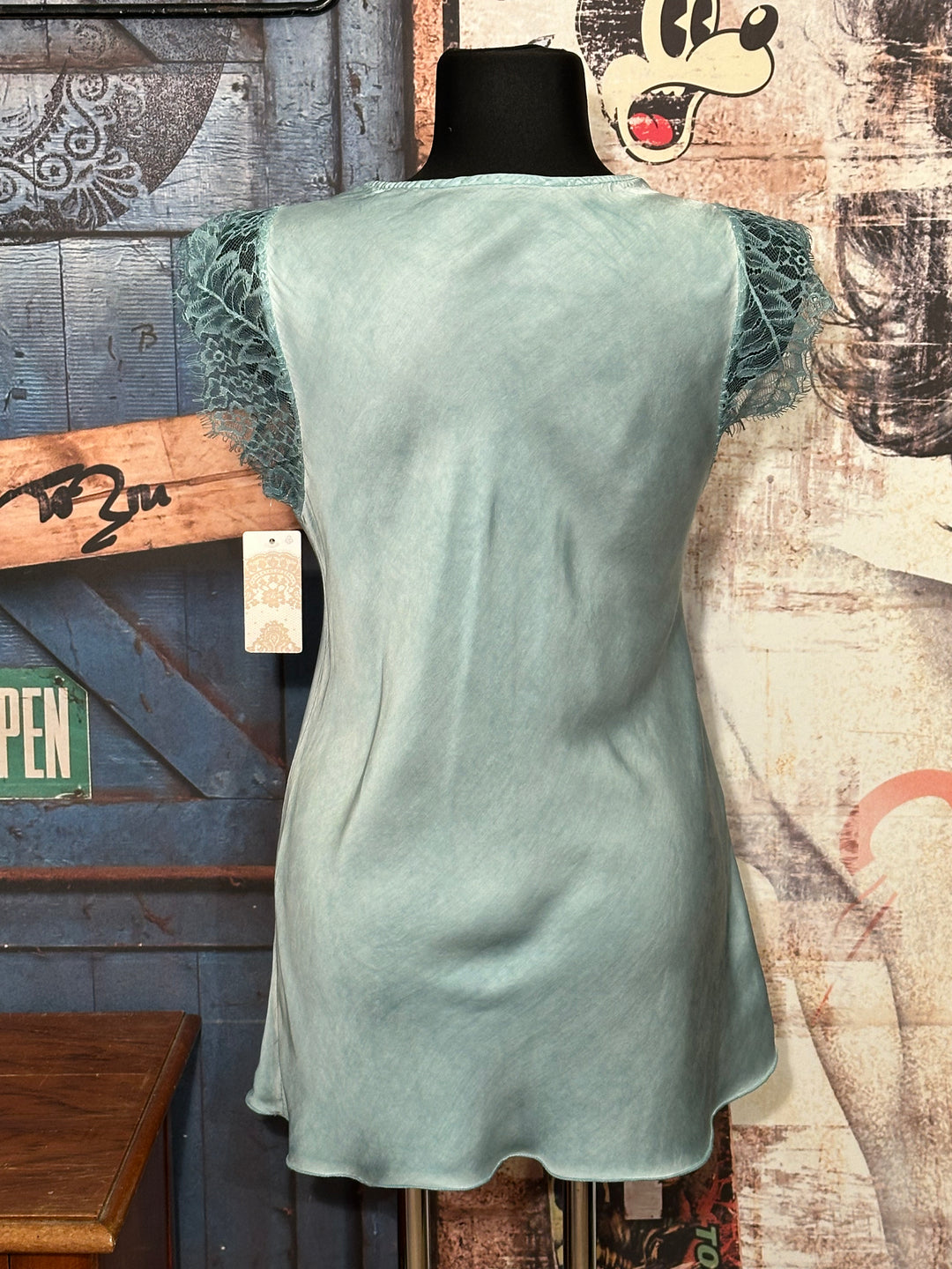 Top satiné manches dentelle 100% viscose turquoise clair