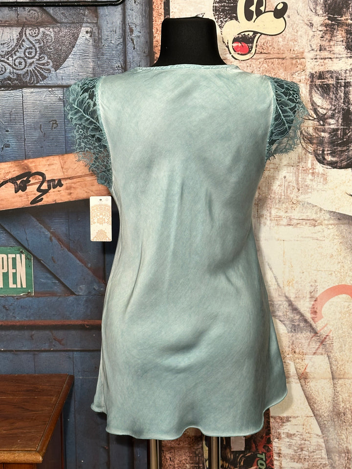 Top satiné manches dentelle 100% viscose turquoise clair