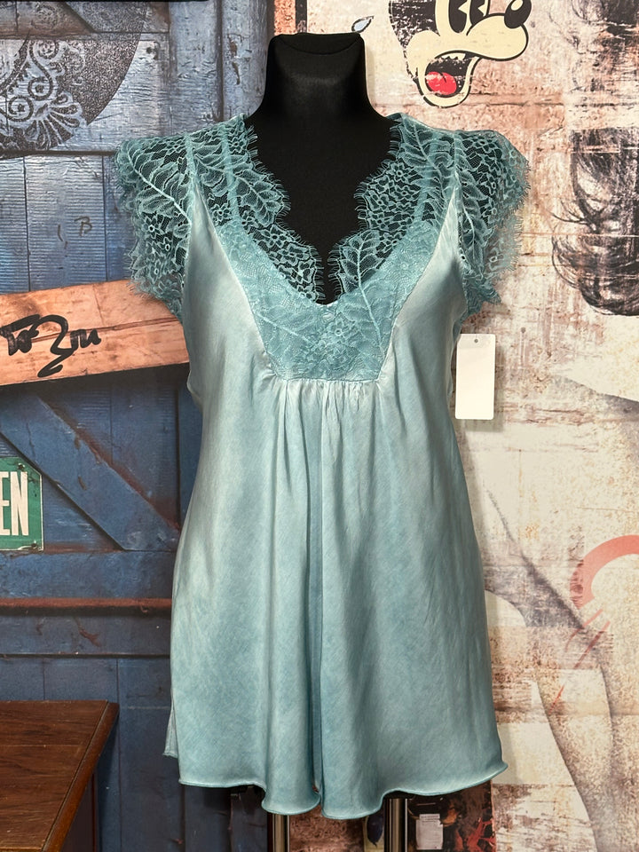 Top satiné manches dentelle 100% viscose turquoise clair