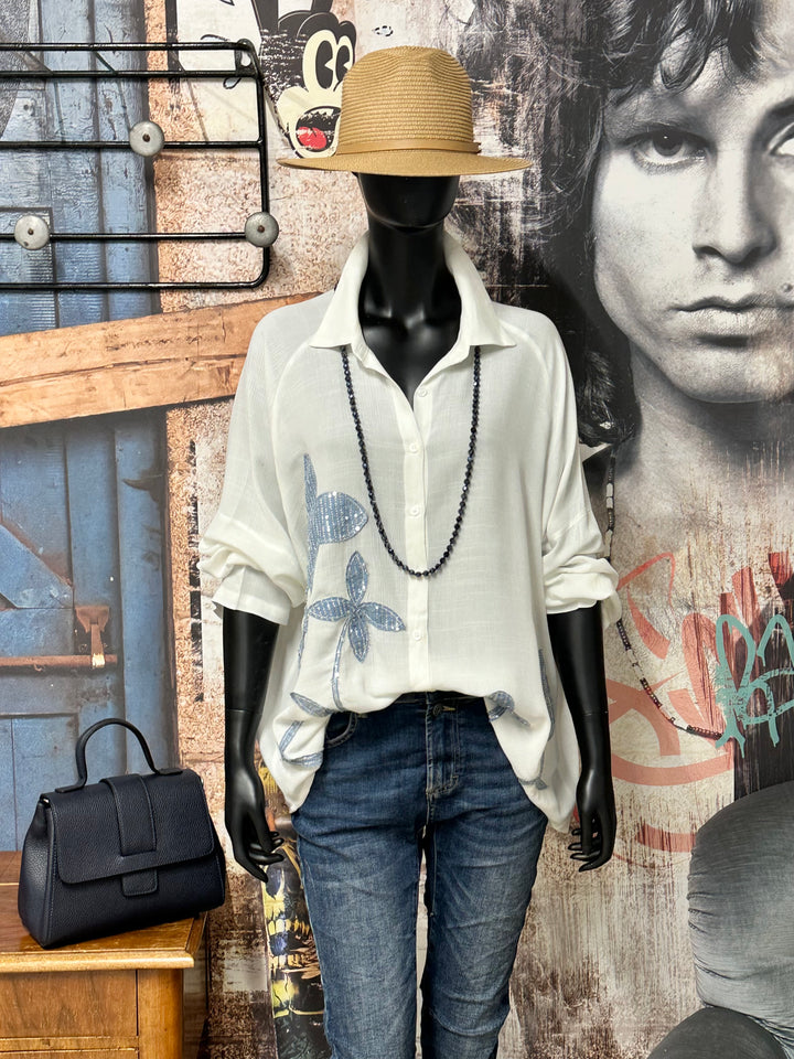 Chemisier oversize "fleurs & sequins" blanc cassé et bleu denim (40/44 ou 44/48)