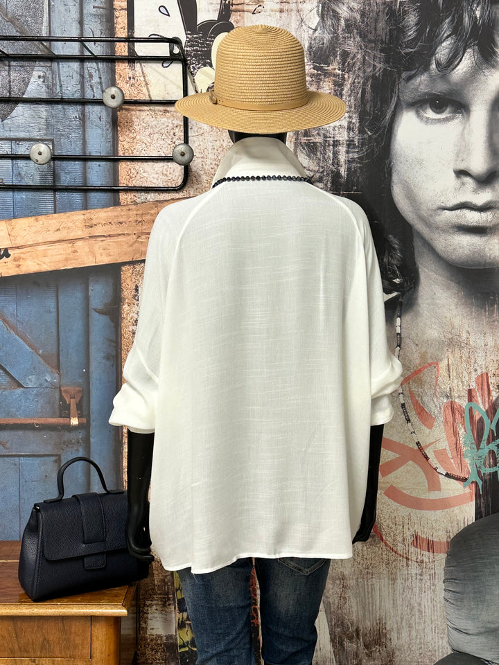 Chemisier oversize "fleurs & sequins" blanc cassé et bleu denim (40/44 ou 44/48)