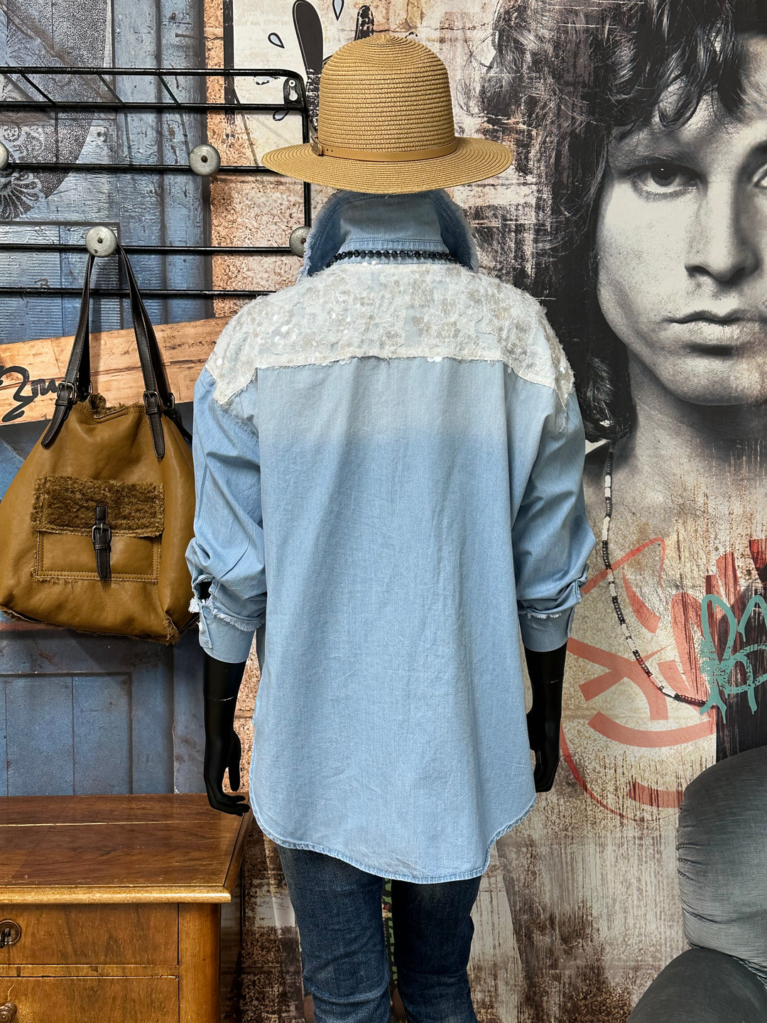 Chemise en jean clair délavé "coeurs et sequins" (38/40) et (42/44)