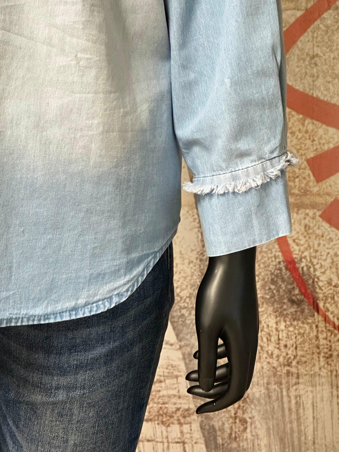 Chemise en jean clair délavé "coeurs et sequins" (38/40) et (42/44)