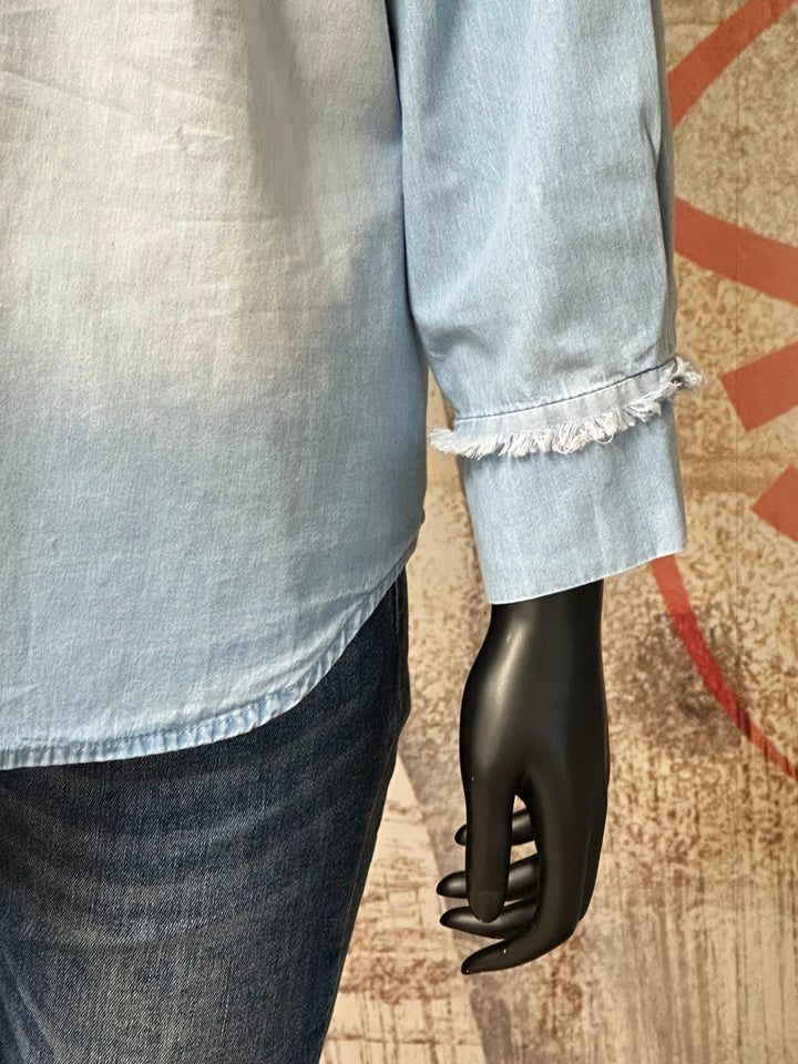 Chemise en jean clair délavé "coeurs et sequins" (38/40) et (42/44)