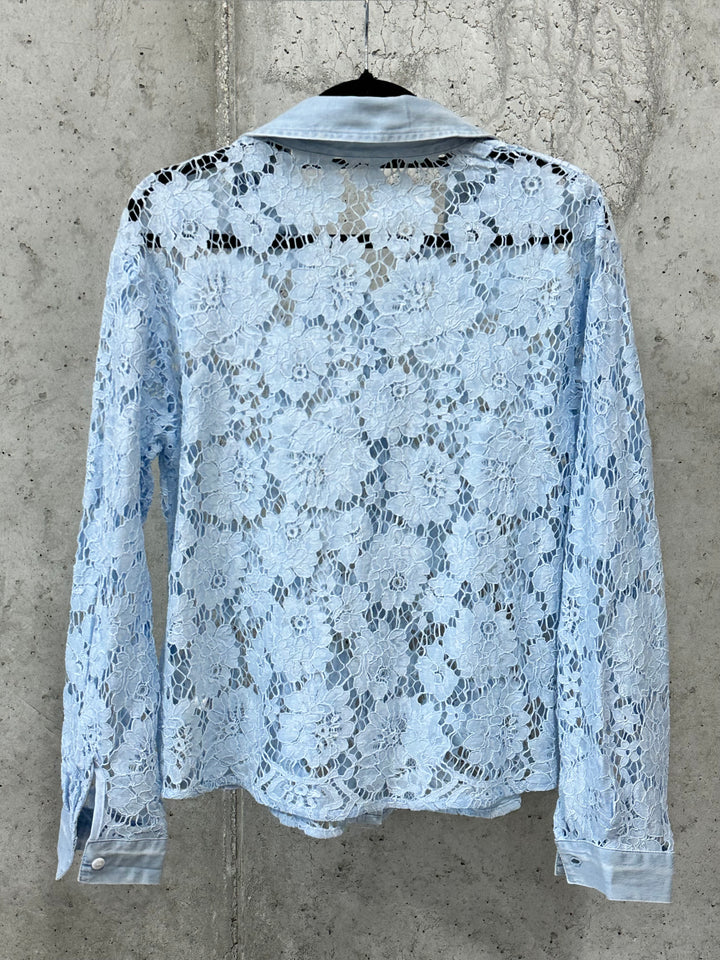 Chemisier en dentelle florale bleu clair (34/36 et 38/40)
