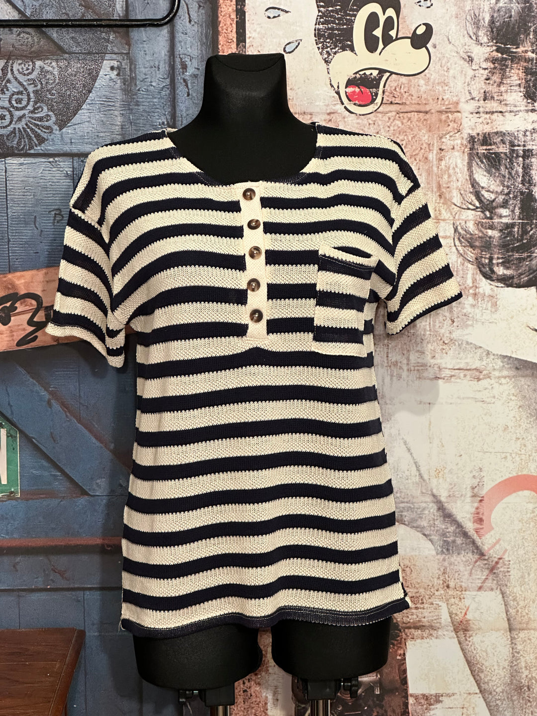 Gestreiftes Strick-T-Shirt in Beige & Marineblau