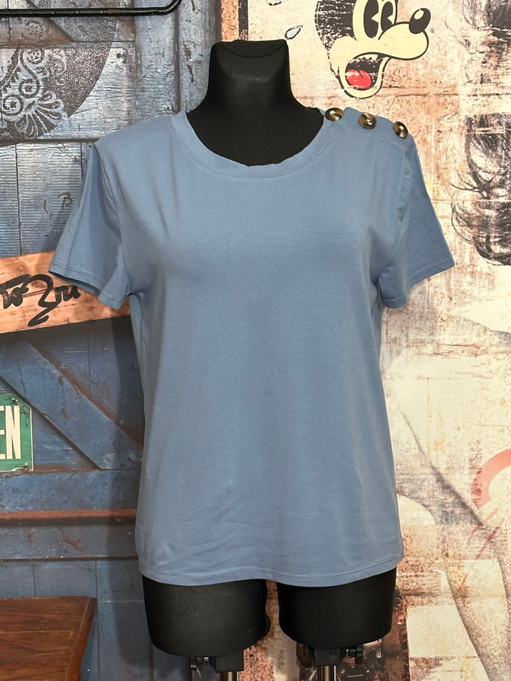 T-Shirt mit Rundhalsausschnitt & Knöpfen in Hellblau