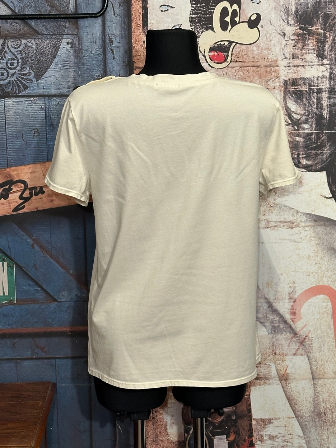 T-Shirt mit Rundhalsausschnitt & Knöpfen ecru