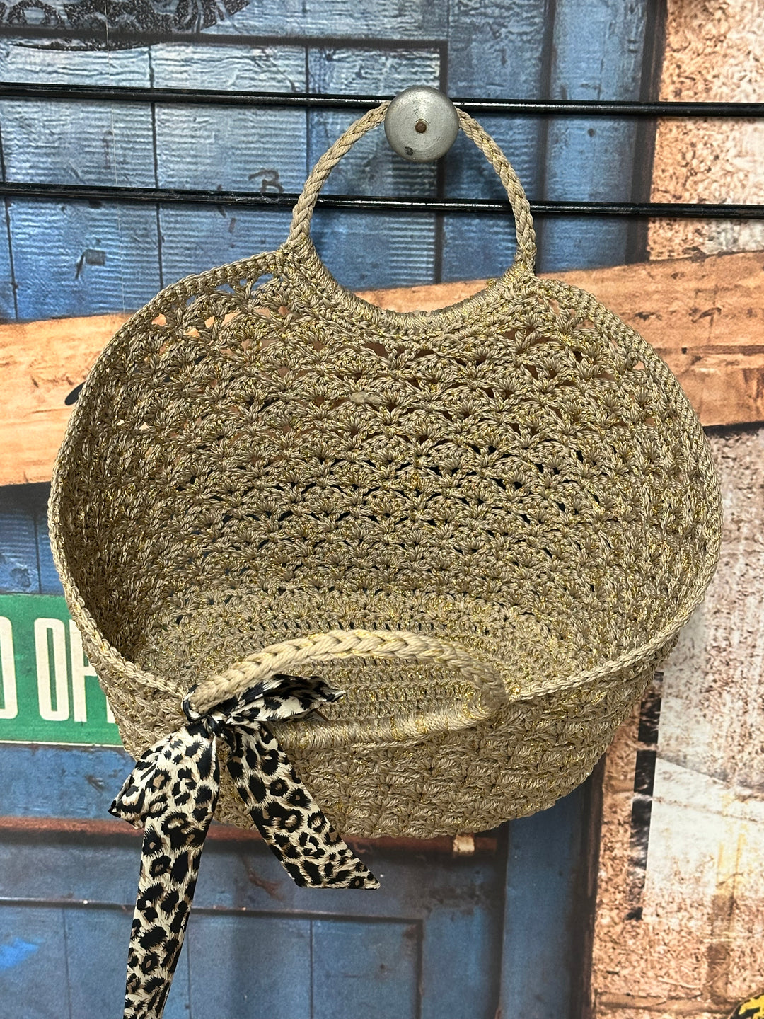 Korb „Chic & Bohème“ aus geflochtenem Papier und goldenem Lurex