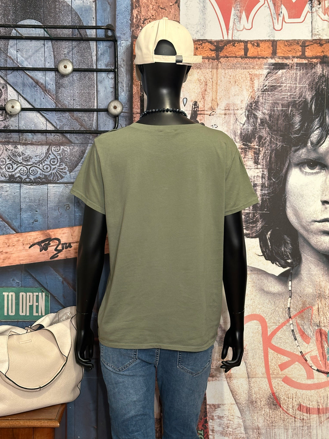 T-Shirt mit Rundhalsausschnitt & Knöpfen in Khaki