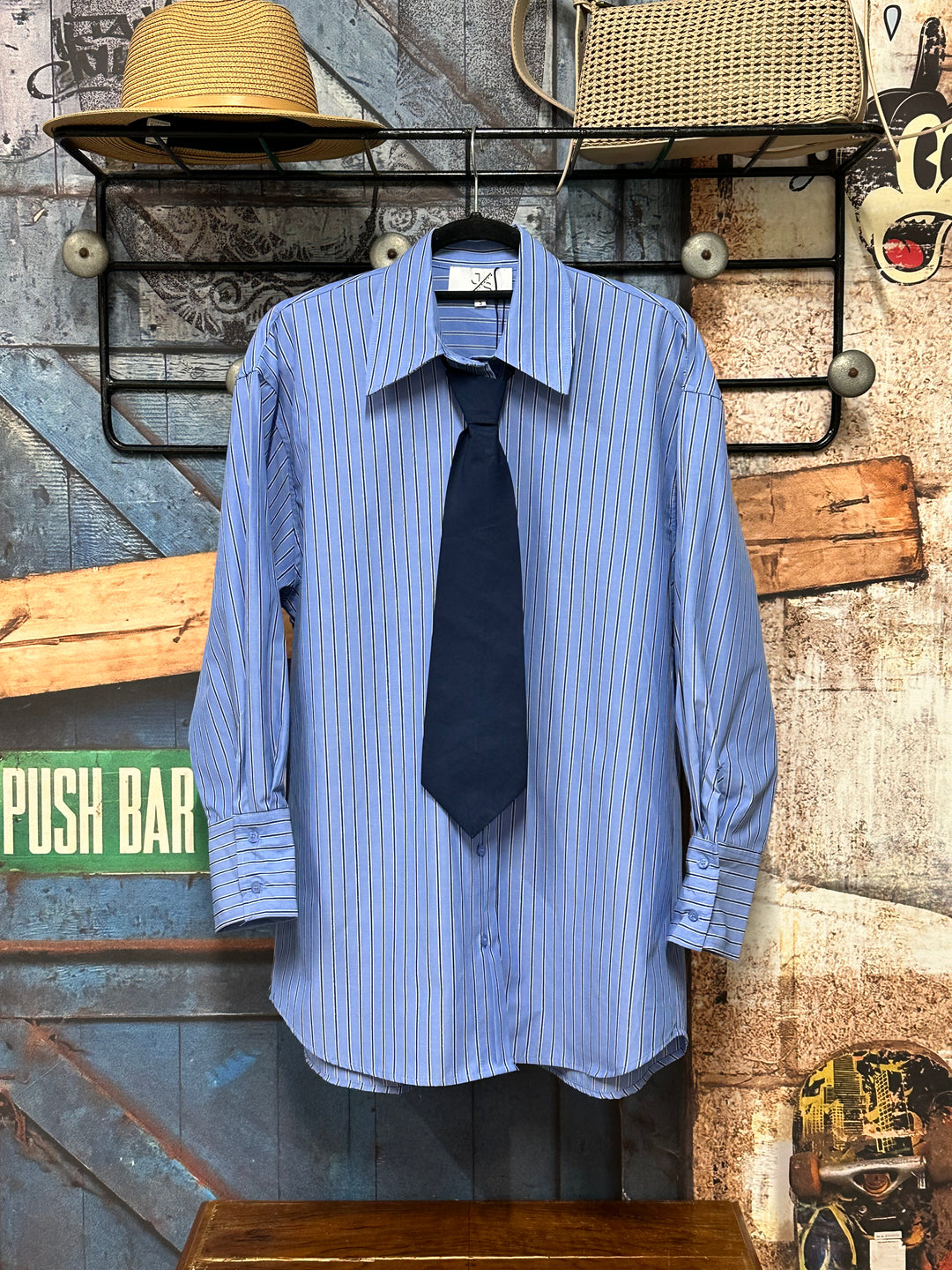 Chemisier long rayé et cravate bleu & bleu marine (40 ➡️ 46)