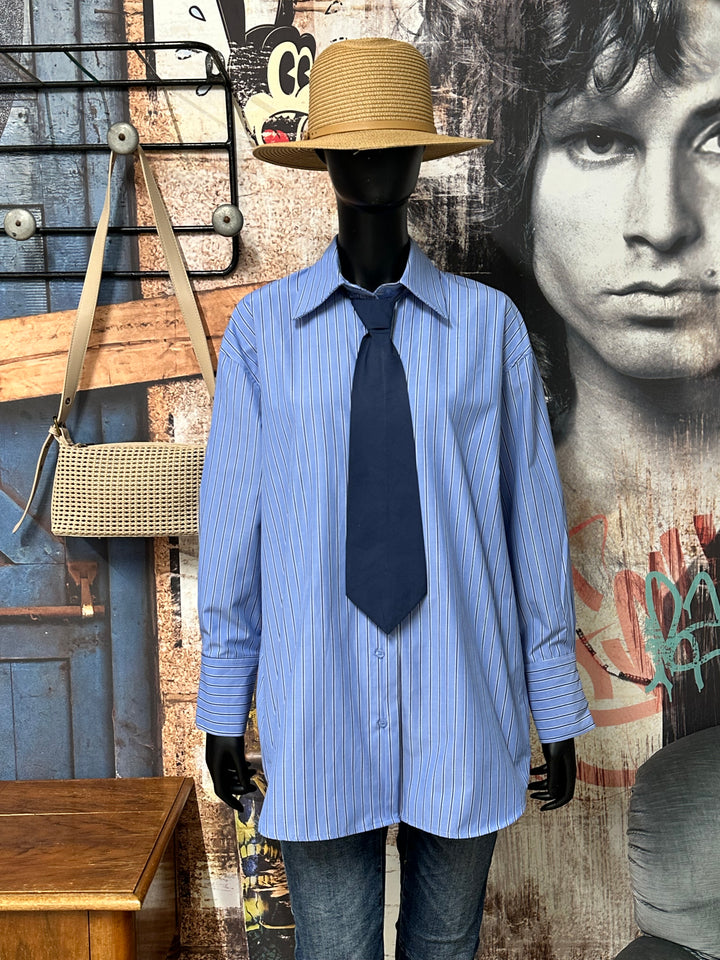 Chemisier long rayé et cravate bleu & bleu marine (40 ➡️ 46)