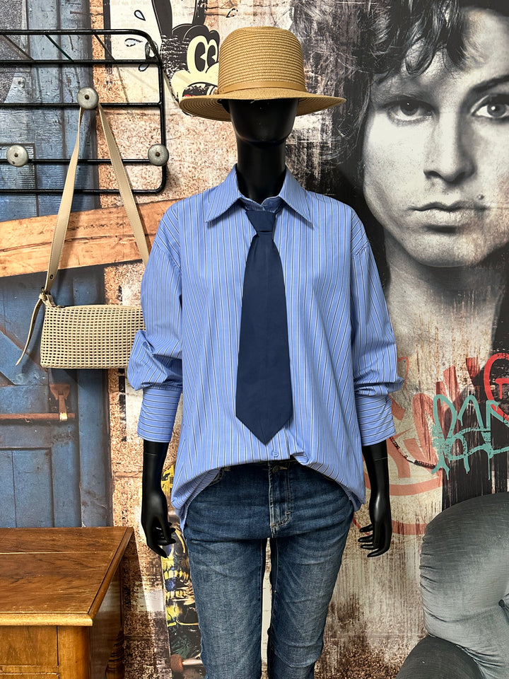 Chemisier long rayé et cravate bleu & bleu marine (40 ➡️ 46)