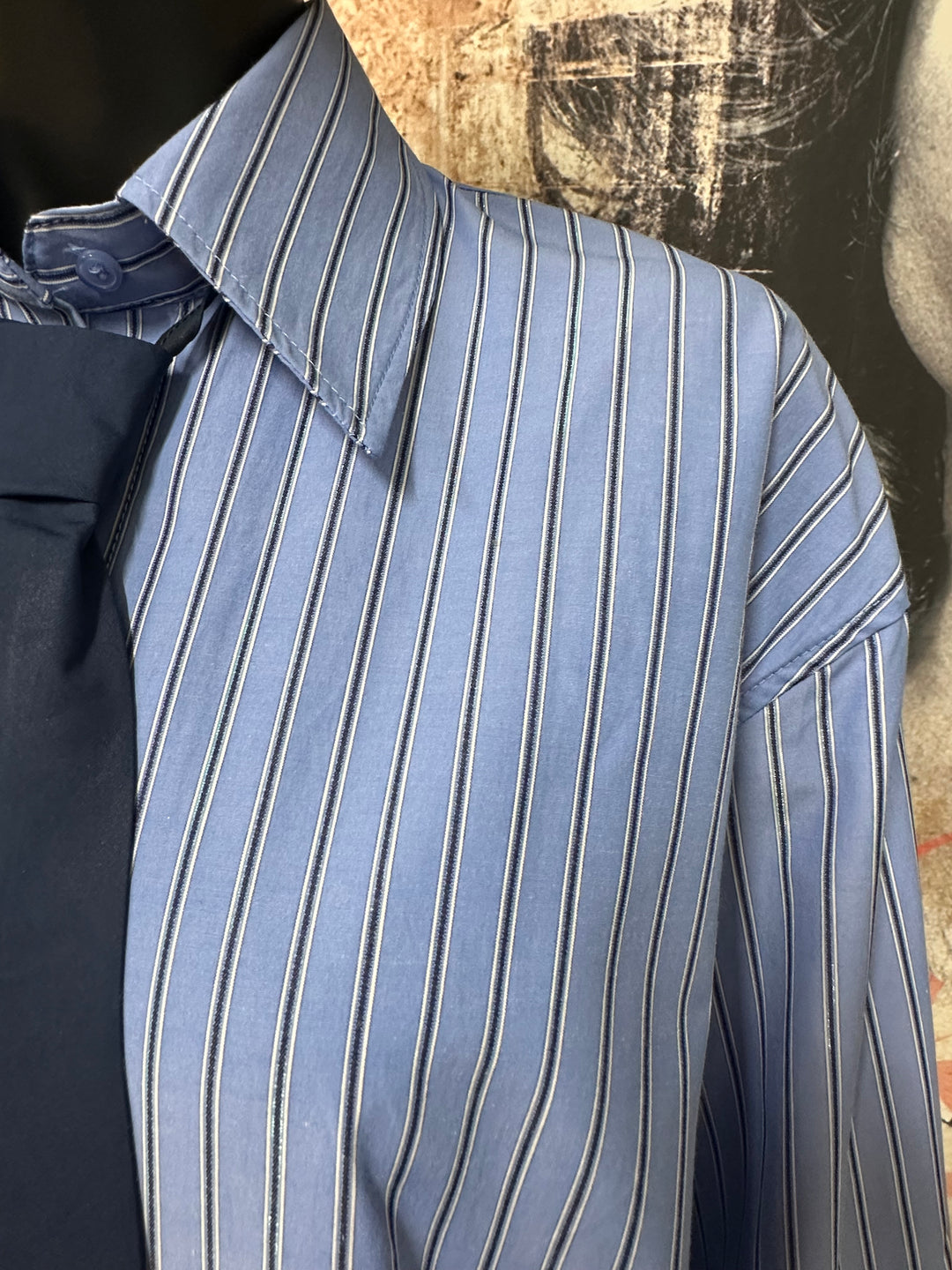 Chemisier long rayé et cravate bleu & bleu marine (40 ➡️ 46)