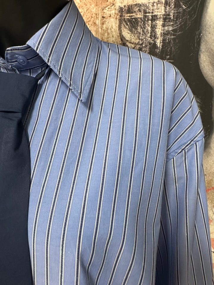 Chemisier long rayé et cravate bleu & bleu marine (40 ➡️ 46)