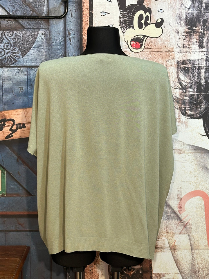 Ultrafließendes T-Shirt mit V-Ausschnitt in Mandelgrün