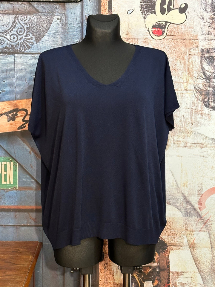 Ultrafließendes T-Shirt mit V-Ausschnitt in Marineblau