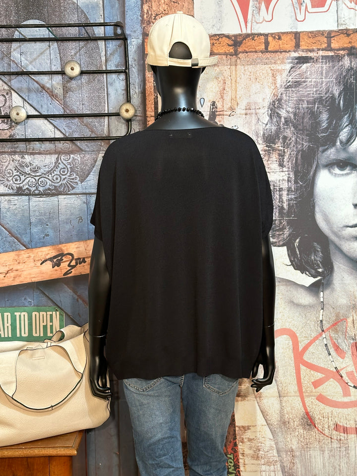 Ultra fließendes T-Shirt mit V-Ausschnitt schwarz