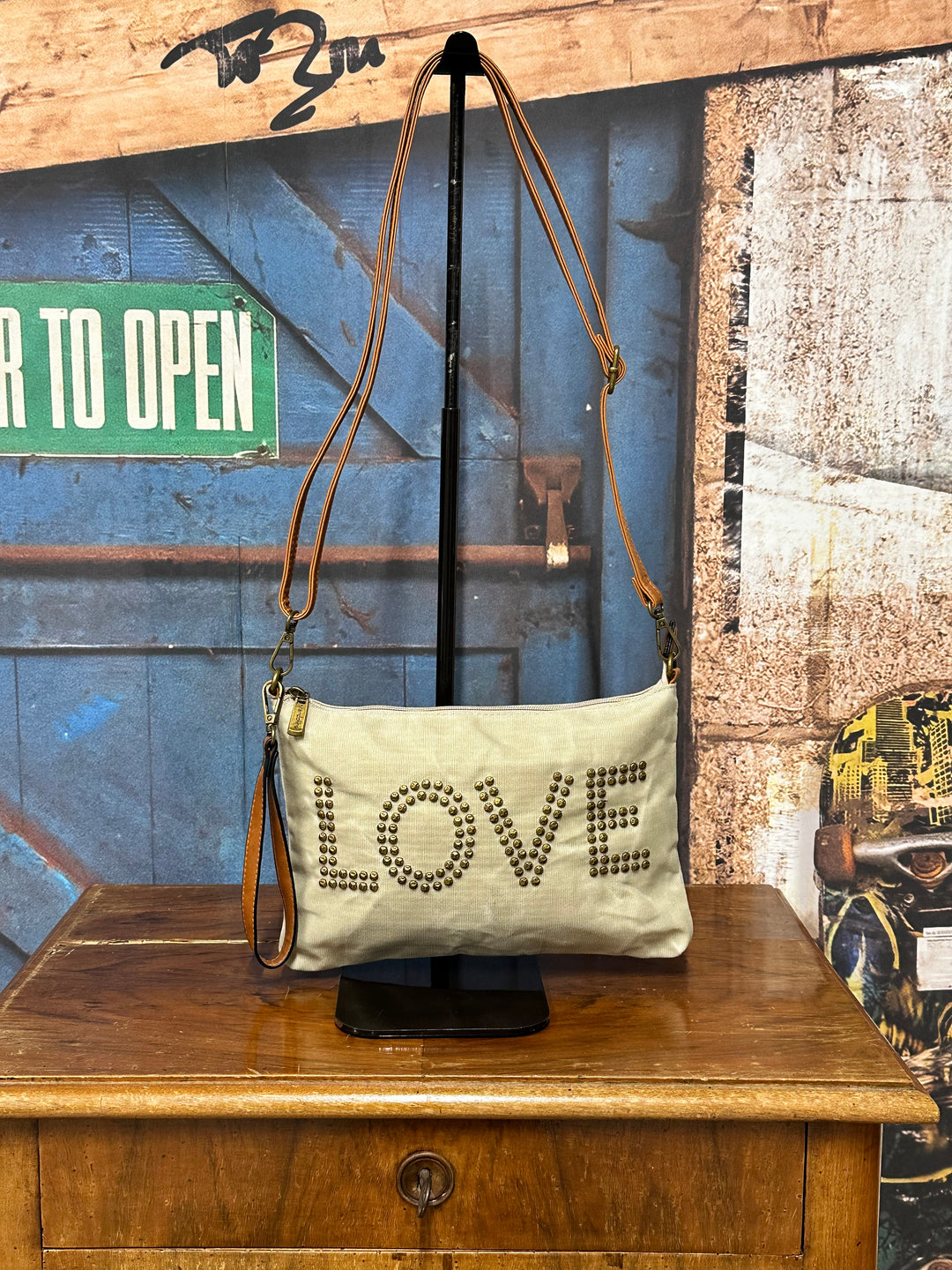 Sac pochette en toile enduite "LOVE"
