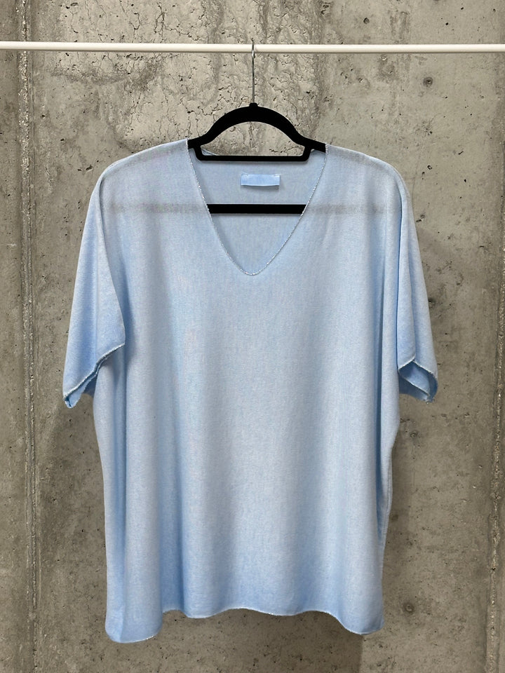 T-Shirt mit Washed-Effekt, V-Ausschnitt und silbernem Lurex-Besatz (38/44) MADE IN ITALY