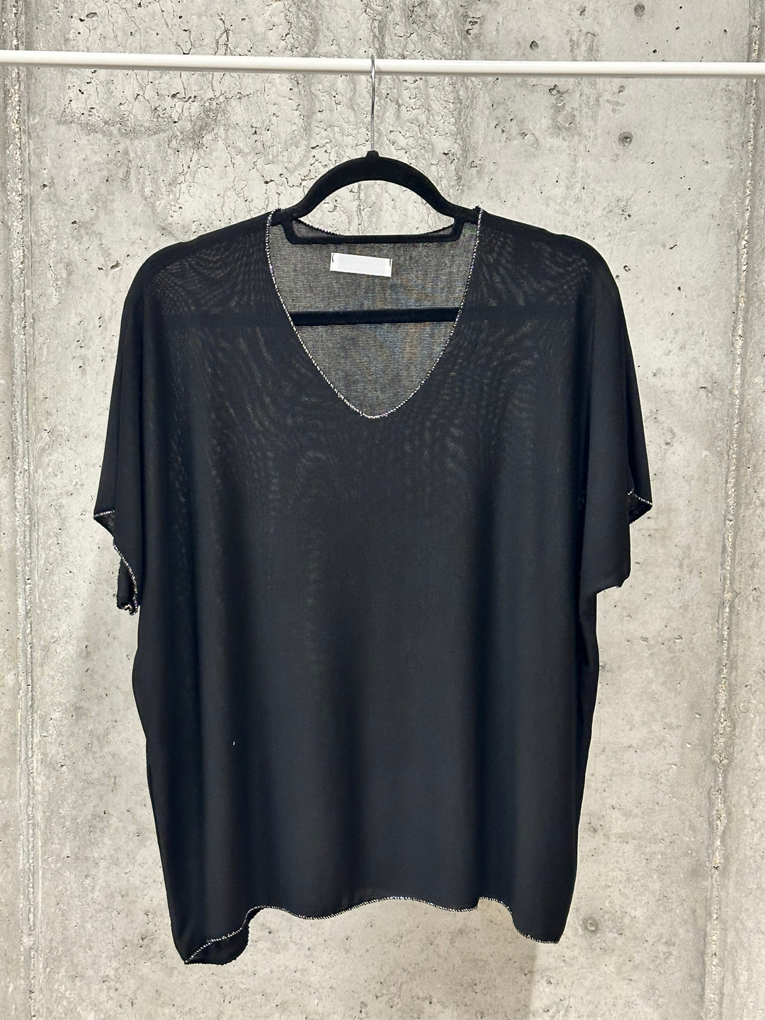 T-Shirt mit Washed-Effekt, V-Ausschnitt und silbernem Lurex-Besatz (38/44) MADE IN ITALY