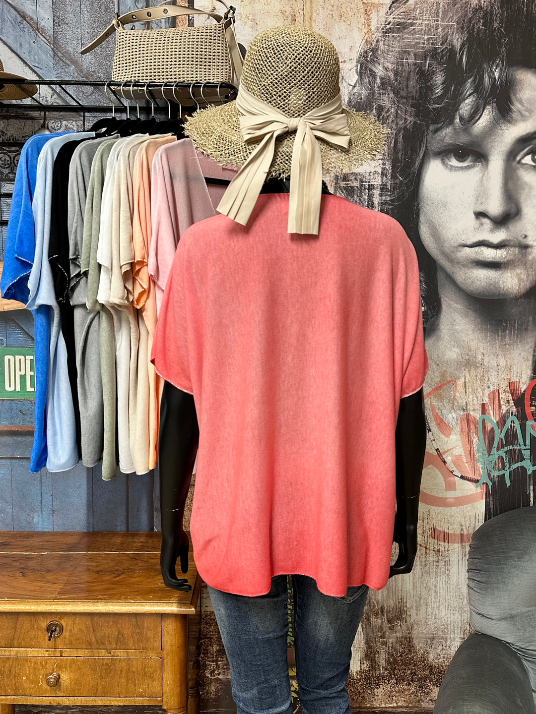 T-Shirt mit Washed-Effekt, V-Ausschnitt und silbernem Lurex-Besatz (38/44) MADE IN ITALY