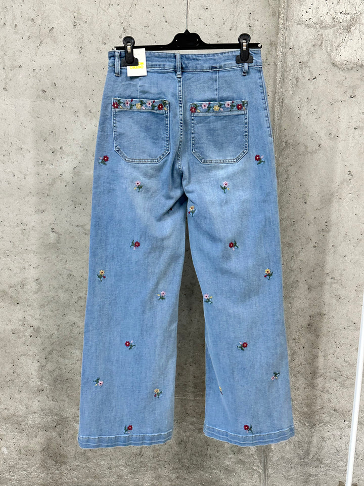 Jeans mit weitem Bein, Blumenstickerei und bequemer Passform (36 ➡️ 44)