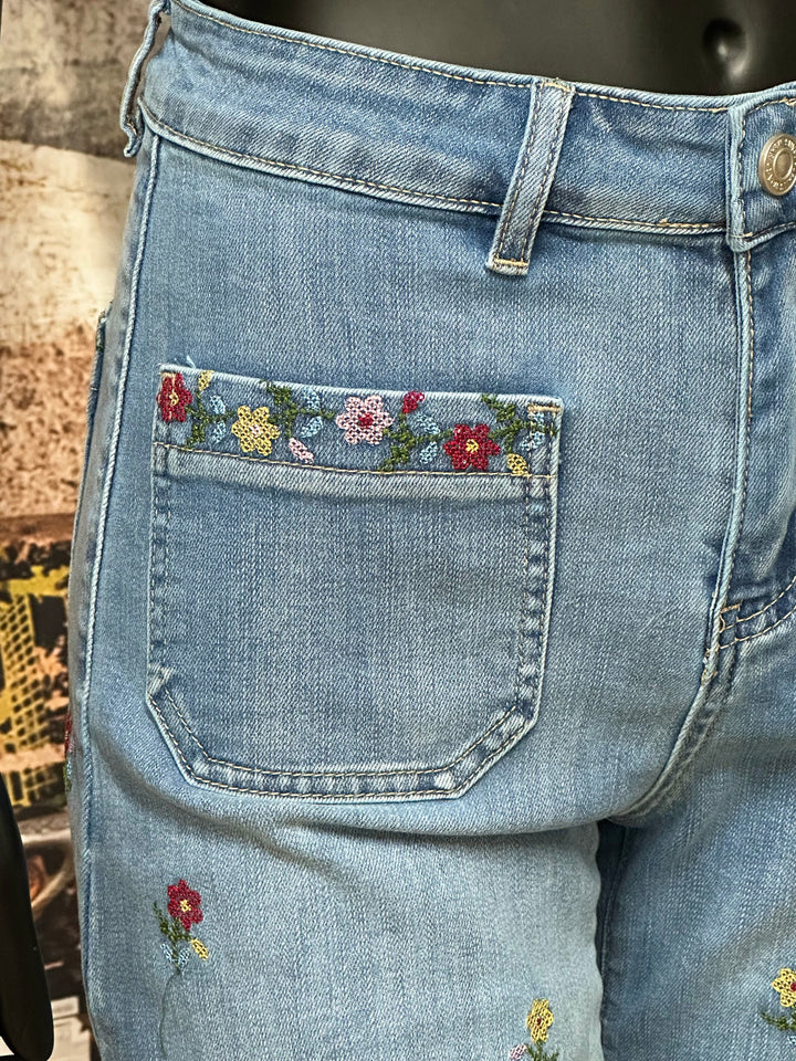 Jeans mit weitem Bein, Blumenstickerei und bequemer Passform (36 ➡️ 44)