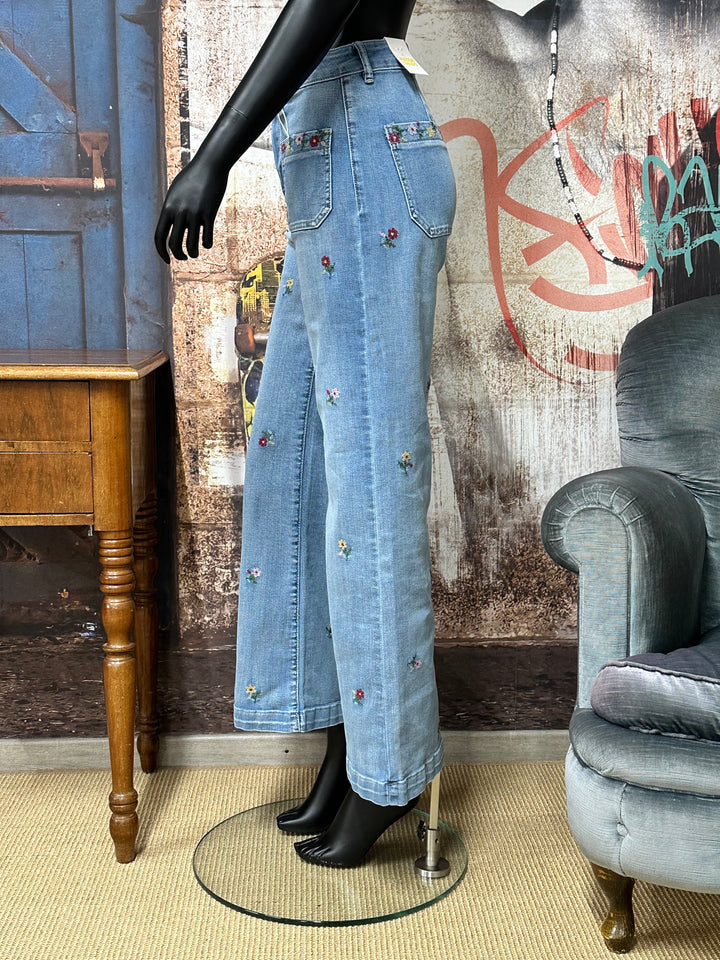 Jeans mit weitem Bein, Blumenstickerei und bequemer Passform (36 ➡️ 44)