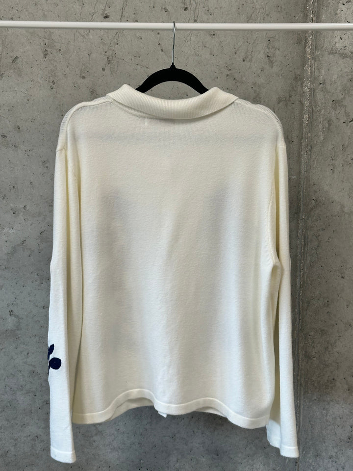 Ecrufarbene Strickjacke mit maritimen Blumenstickereien (38/42)