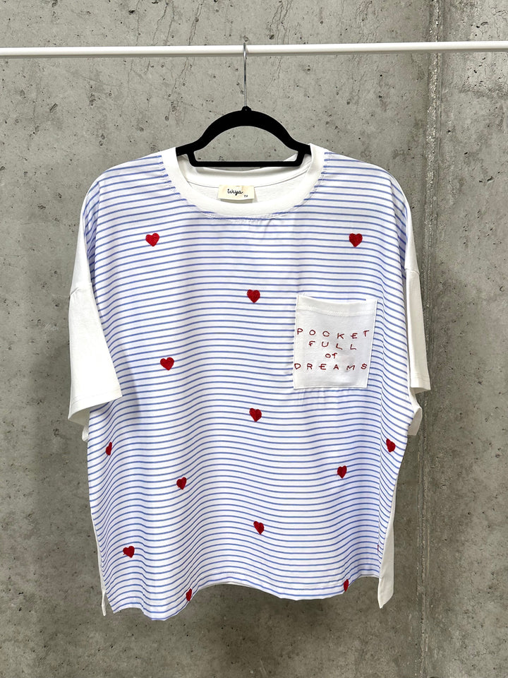 Oversize-T-Shirt aus zwei Materialien mit Streifenmuster und Details wie „Herzen und Stickereien“ (Größe 40/44)