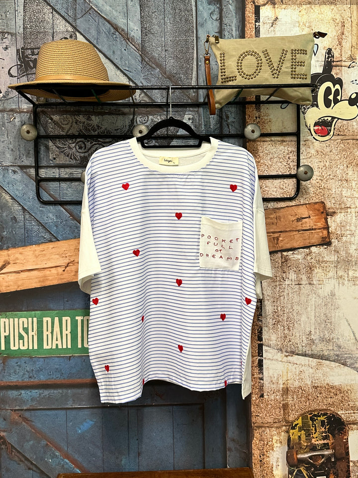 Oversize-T-Shirt aus zwei Materialien mit Streifenmuster und Details wie „Herzen und Stickereien“ (Größe 40/44)