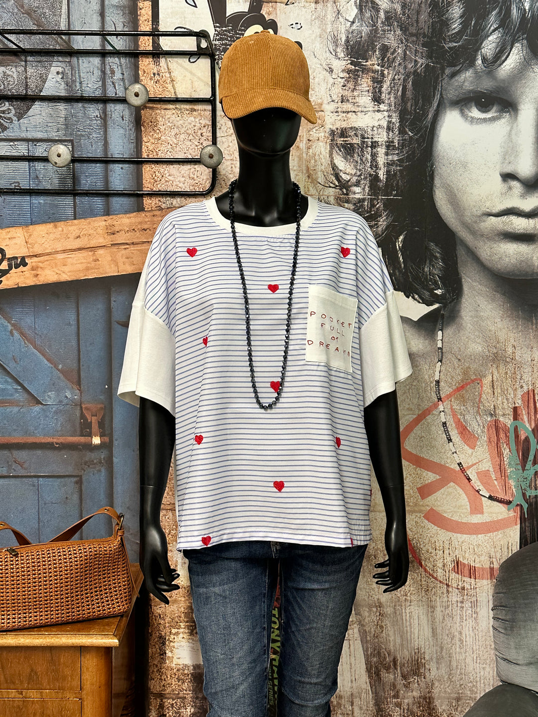 Oversize-T-Shirt aus zwei Materialien mit Streifenmuster und Details wie „Herzen und Stickereien“ (Größe 40/44)