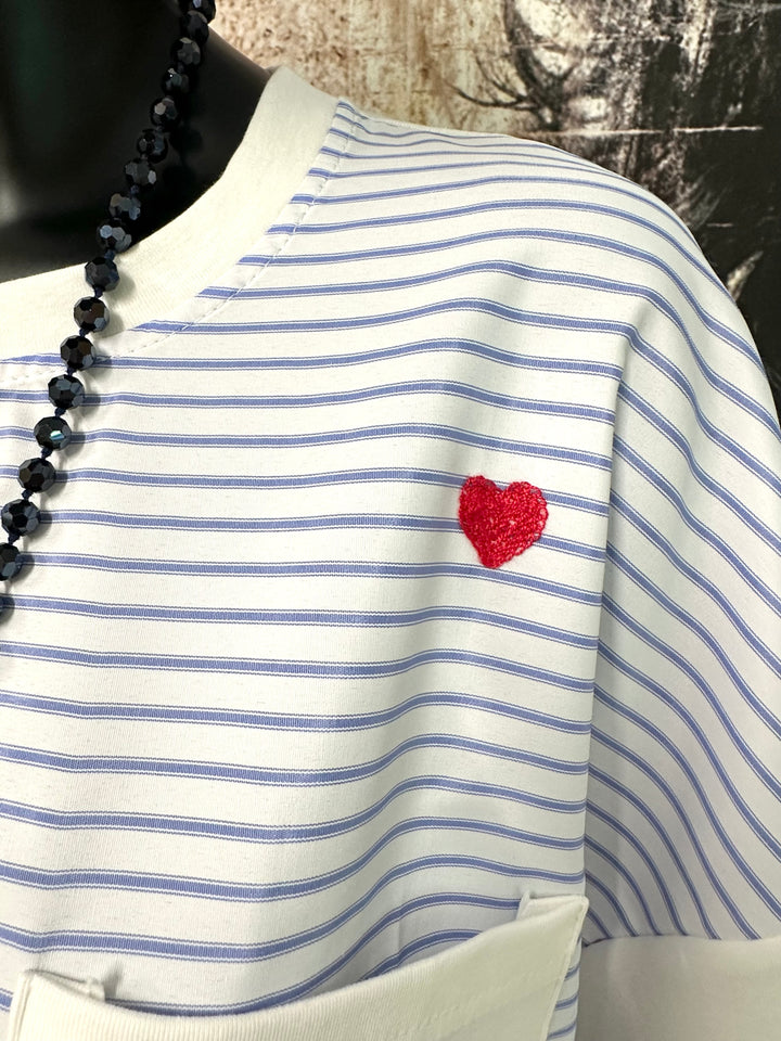 Oversize-T-Shirt aus zwei Materialien mit Streifenmuster und Details wie „Herzen und Stickereien“ (Größe 40/44)