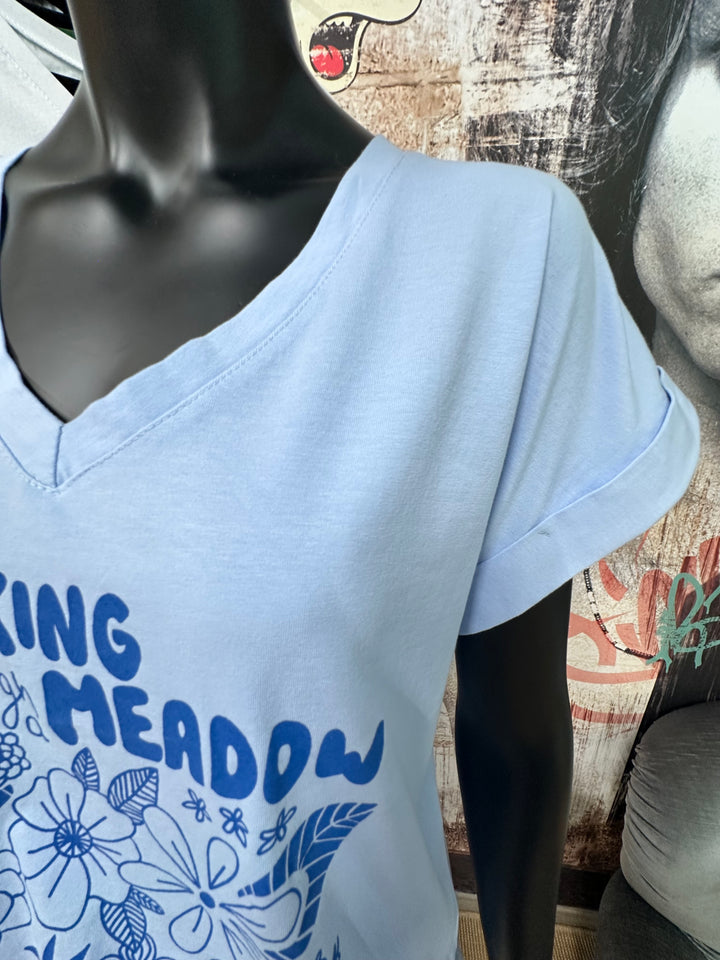 T-Shirt mit V-Ausschnitt „Walking through meadow...“ (38/42) MADE IN ITALY