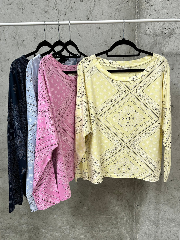 Leichter Pullover mit „Bandana“-Print (38/42) MADE IN ITALY