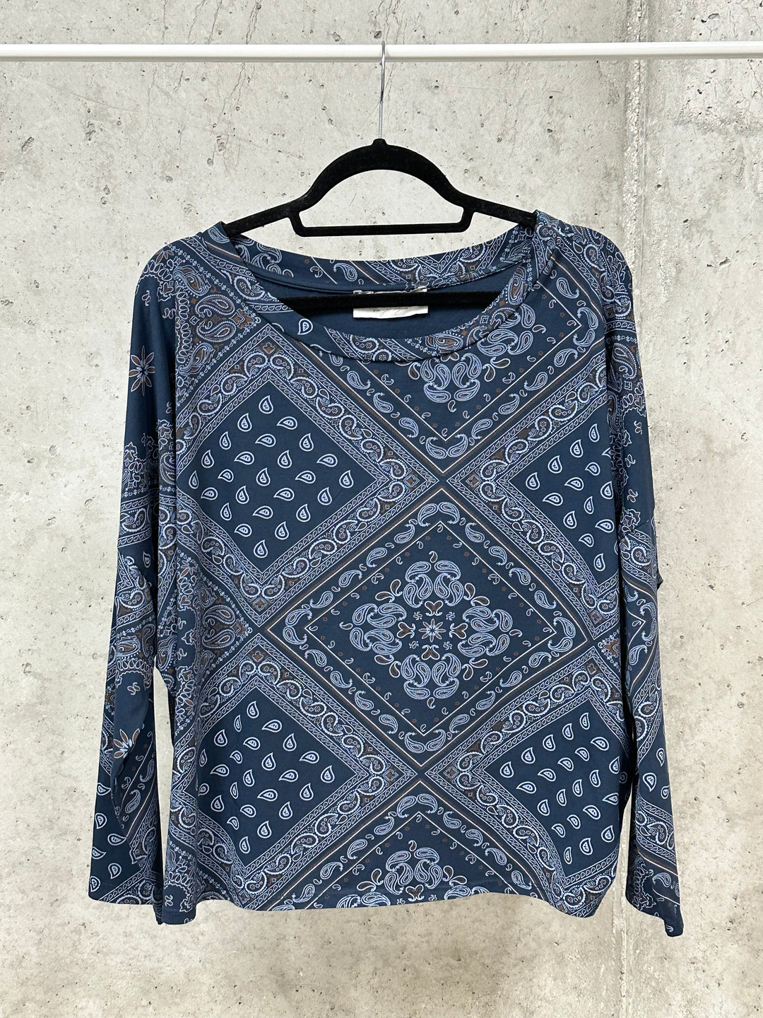 Leichter Pullover mit „Bandana“-Print (38/42) MADE IN ITALY