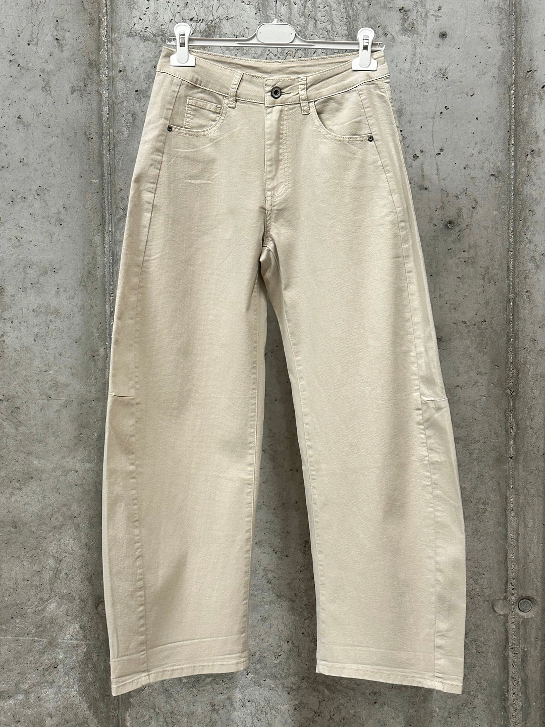 Weite Jeans im „Barrel“-Schnitt (36 ➡️ 44)