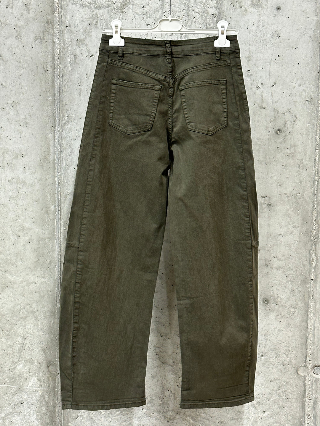 Weite Jeans im „Barrel“-Schnitt (36 ➡️ 44)