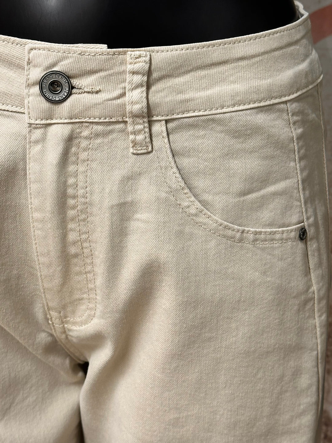 Weite Jeans im „Barrel“-Schnitt (36 ➡️ 44)