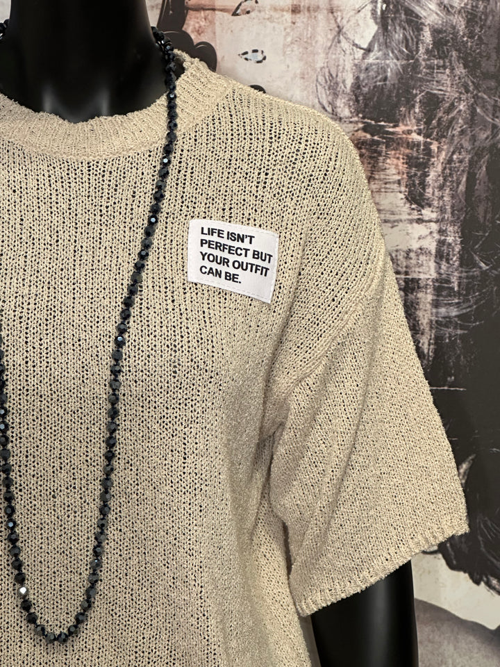 T-Shirt aus Strick " life isn't perfect but your outfit can be" beige