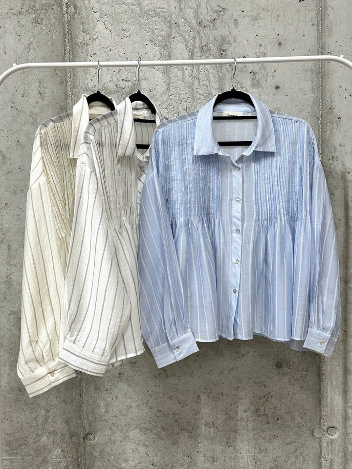 Fließendes, gestreiftes und plissiertes Hemd (38/42)