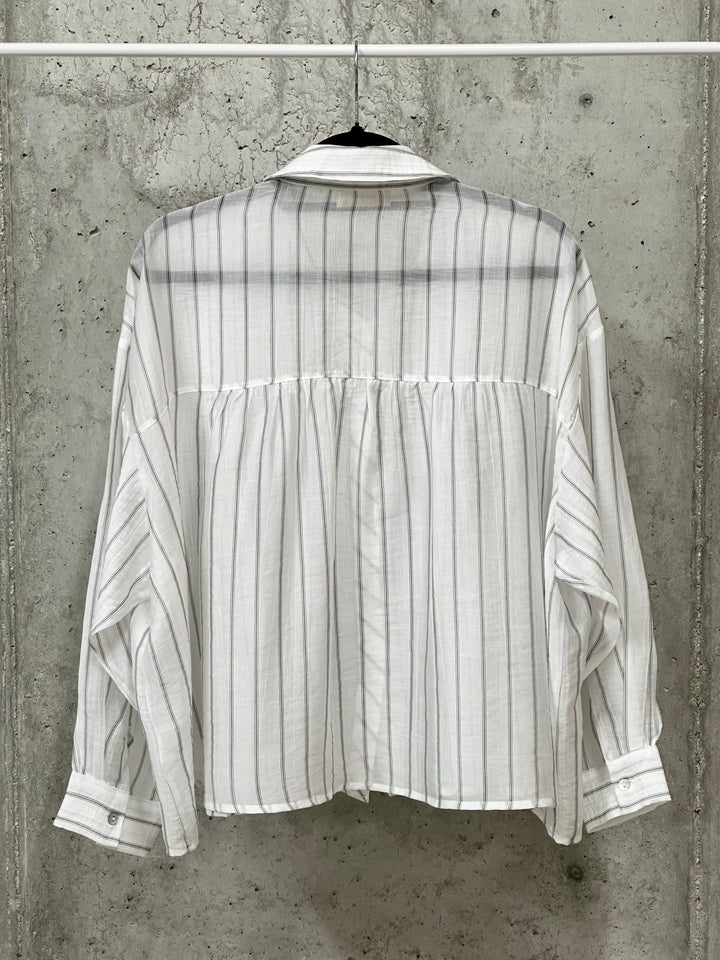Fließendes, gestreiftes und plissiertes Hemd (38/42)